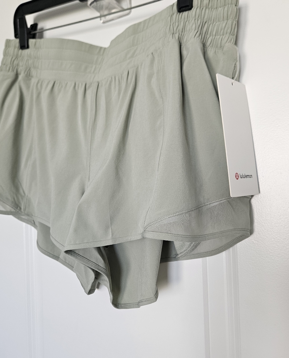 NWT Lululemon Hotty Hot High-Rise Lined 2.5” Shorts Sz 14 Fog Green $68